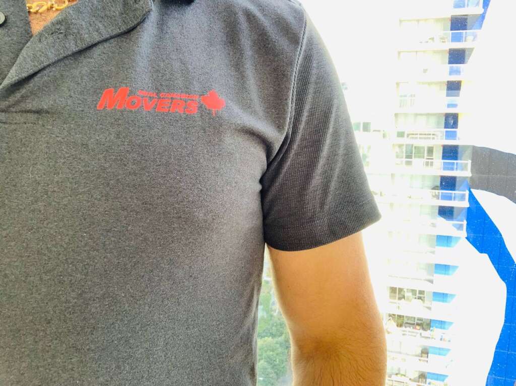 Real Canadian Movers employee